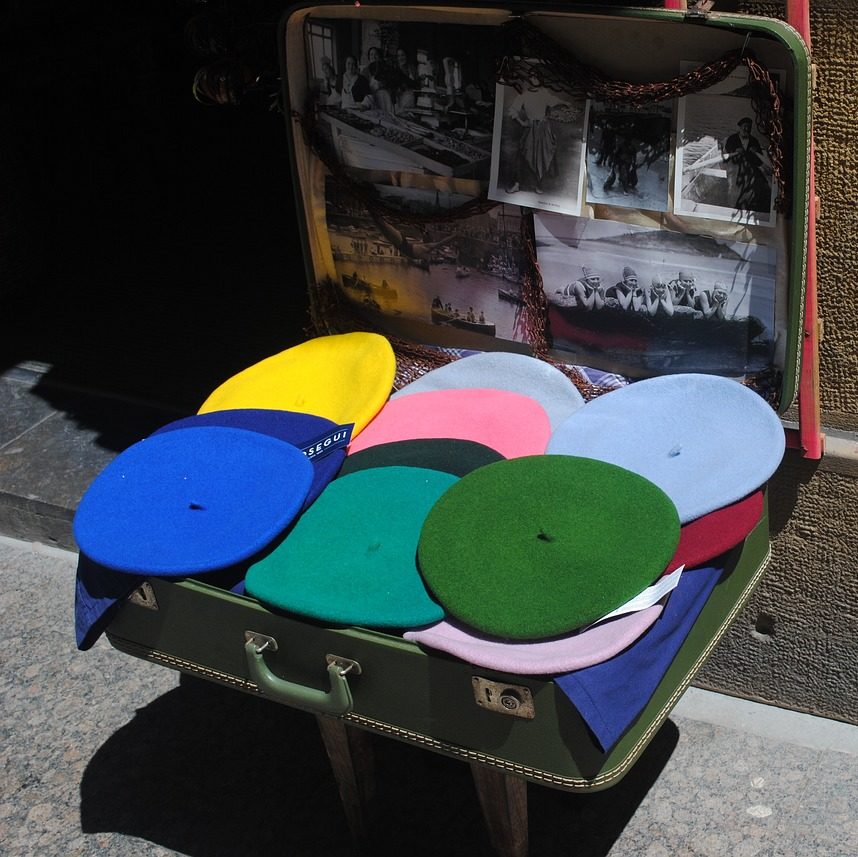 Où trouver un béret à Paris boutiques souvenir